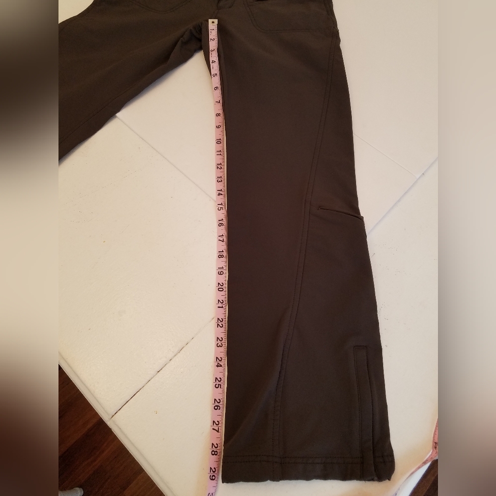 Athleta Dipper Dark Olive Flare Cargo Pants Pocket Details Size 2 - Picture 11 of 17